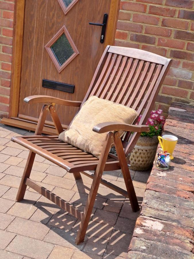 Quiet Comfortable Patcham Studio Free Parking Hallway Shared With Host Apartment Brighton Exterior photo