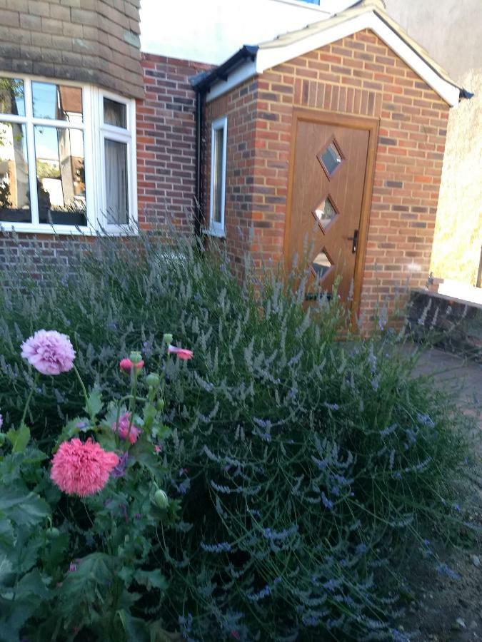 Quiet Comfortable Patcham Studio Free Parking Hallway Shared With Host Apartment Brighton Exterior photo